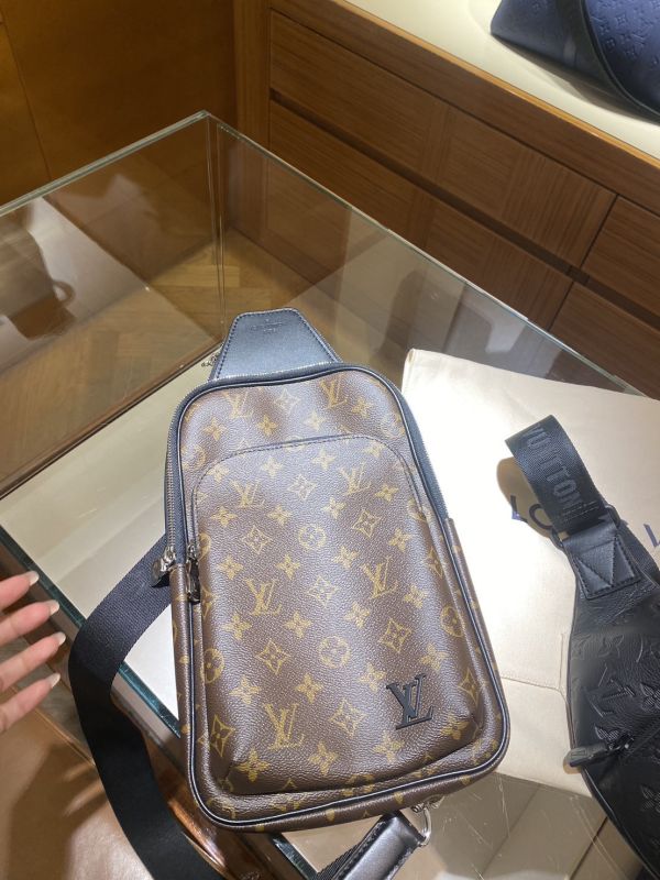 LV Avenue NM 斜背包 buywithada,france,全球代購,歐洲,exquisite,quality goods,posh,fancy,luxurious