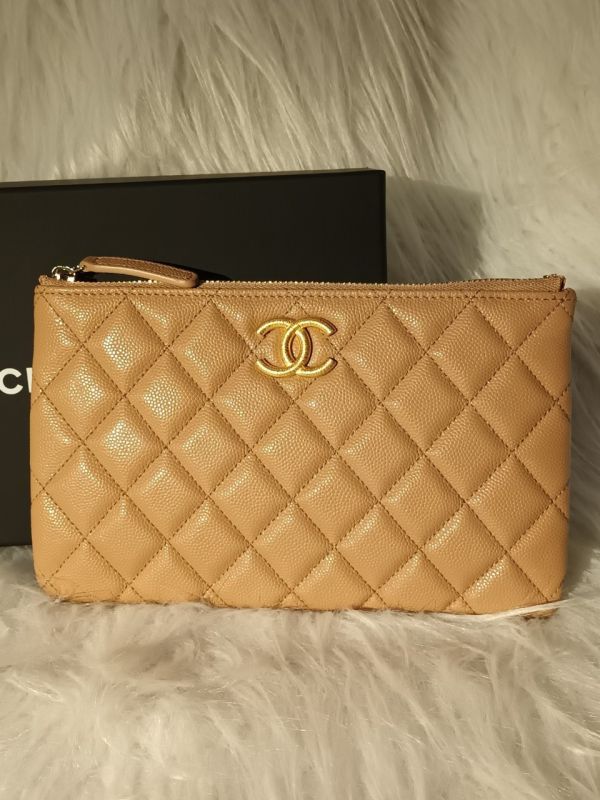 CHANEL 23 限量金屬LOGO 焦糖奶茶荔枝金釦 手拿包 buywithada,france,全球代購,歐洲,exquisite,quality goods,posh,fancy,luxurious