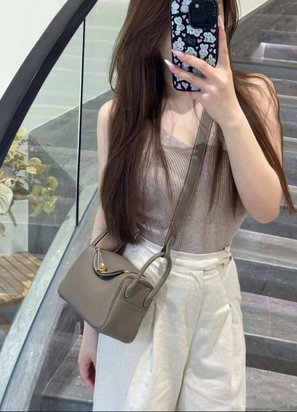 Hermes mini Lindy 2代 短背袋 大象灰金釦 buywithada,france,全球代購,歐洲,exquisite,quality goods,posh,fancy,luxurious