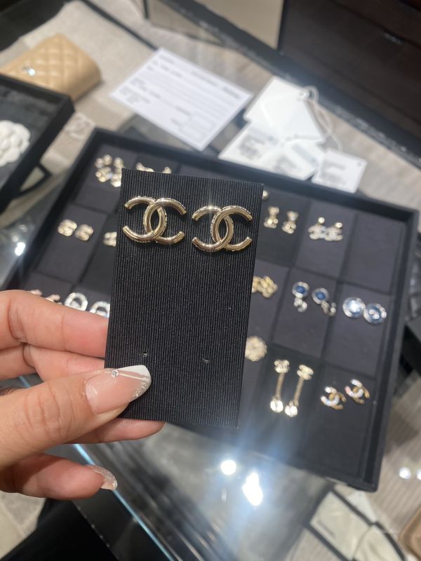 CHANEL 側邊水鑽CC耳環 buywithada,france,全球代購,歐洲,exquisite,quality goods,posh,fancy,luxurious