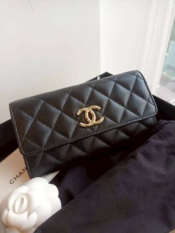 台灣現貨 Chanel 24 翻蓋中夾 黑荔枝皮 金屬雕刻CC logo buywithada,france,全球代購,歐洲,exquisite,quality goods,posh,fancy,luxurious