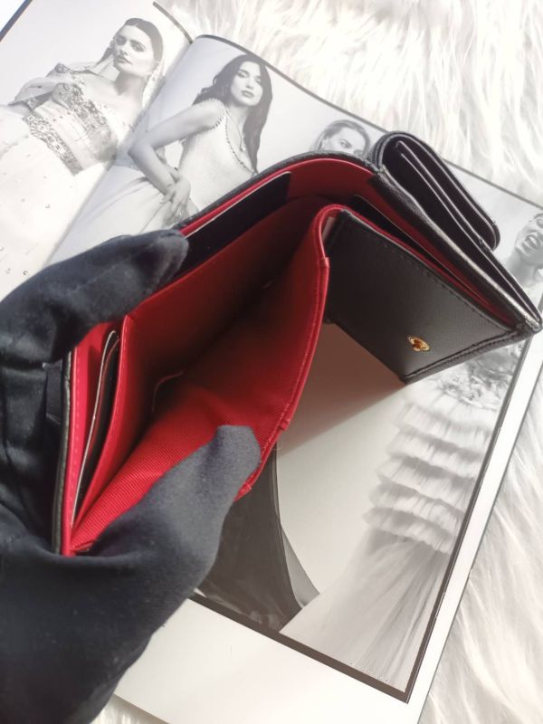 CHANEL 19系列 MINI 三折短夾 黑金內裡桃紅 buywithada,france,全球代購,歐洲,exquisite,quality goods,posh,fancy,luxurious