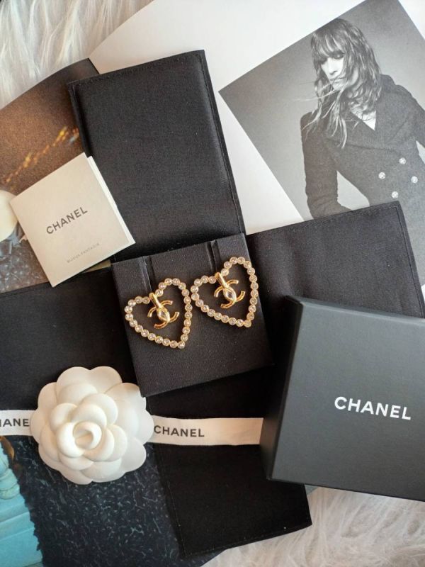 CHANEL 大愛心菱形水鑽金色耳針 buywithada,france,全球代購,歐洲,exquisite,quality goods,posh,fancy,luxurious
