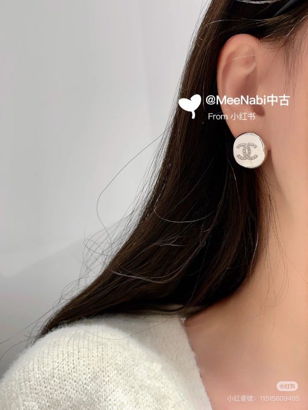 CHANEL 25C 最新渡假系列 白色CC 耳針 buywithada,france,全球代購,歐洲,exquisite,quality goods,posh,fancy,luxurious