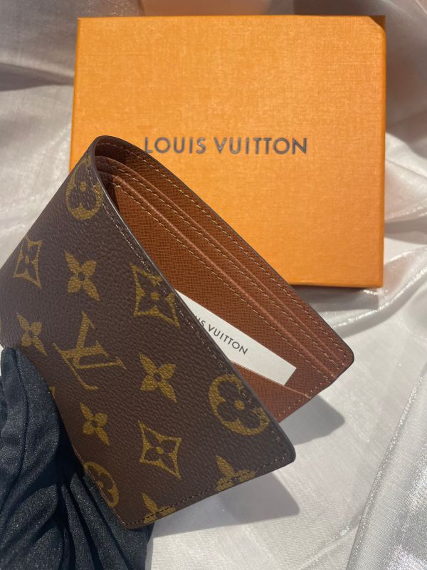 LV 男仕MULTIPLE咖啡色短夾 buywithada,全球代購,精品