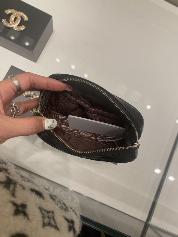 CHANEL 黑荔枝金釦拉鏈化妝包 buywithada,france,全球代購,歐洲,exquisite,quality goods,posh,fancy,luxurious