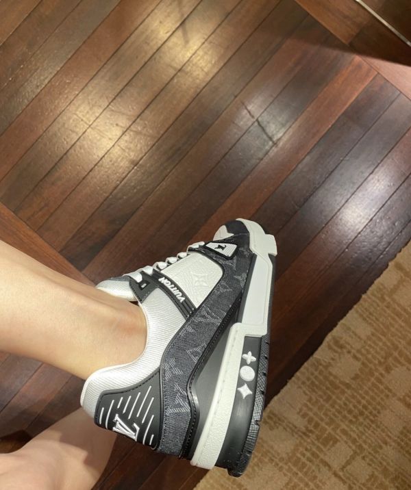Lv trainer 牛仔藍/牛仔黑 buywithada,france,全球代購,歐洲,exquisite,quality goods,posh,fancy,luxurious