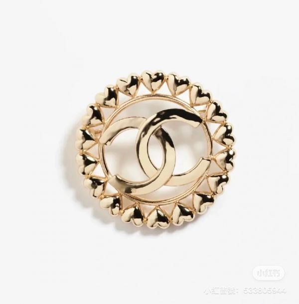CHANEL 金色愛心logo胸針 現貨甜甜價 buywithada,france,全球代購,歐洲,exquisite,quality goods,posh,fancy,luxurious