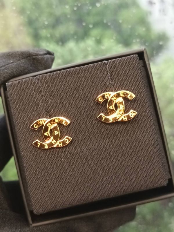 CHANEL 復古刻字金色CC耳環 buywithada,france,全球代購,歐洲,exquisite,quality goods,posh,fancy,luxurious