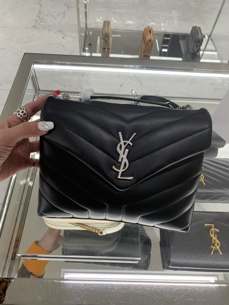 YSL LOULOU「Y」形絎縫皮革手袋 小號黑色銀釦 buywithada,france,全球代購,歐洲,exquisite,quality goods,posh,fancy,luxurious