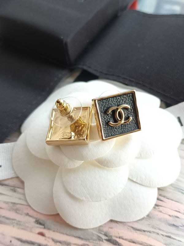 台灣現貨 CHANEL 皮革方塊耳針 buywithada,france,全球代購,歐洲,exquisite,quality goods,posh,fancy,luxurious