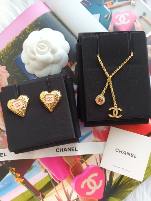 CHANEL 23 金色粉鑽小CC LOGO 項鍊 buywithada,france,全球代購,歐洲,exquisite,quality goods,posh,fancy,luxurious
