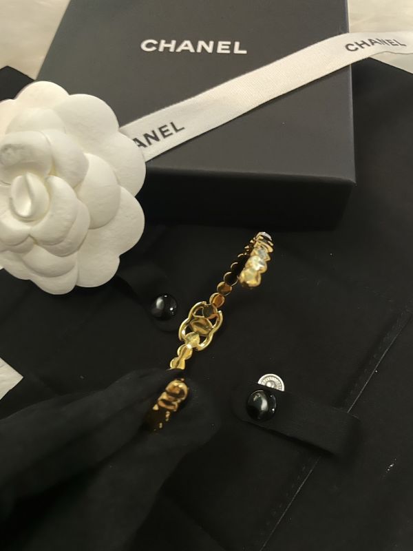 CHANEL 菱形水鑽金色CC 手環 buywithada,france,全球代購,歐洲,exquisite,quality goods,posh,fancy,luxurious