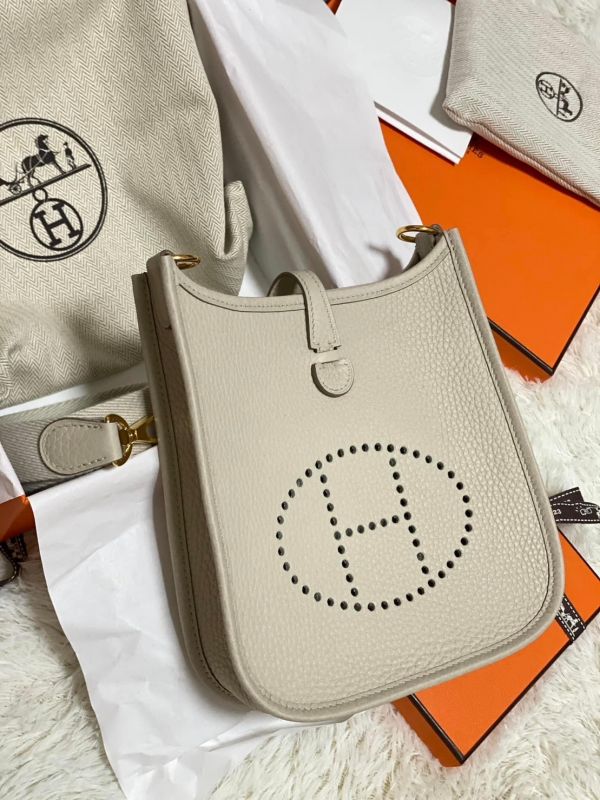 HERMES MINI EVELYNE 珍珠灰金扣 buywithada,france,全球代購,歐洲,exquisite,quality goods,posh,fancy,luxurious