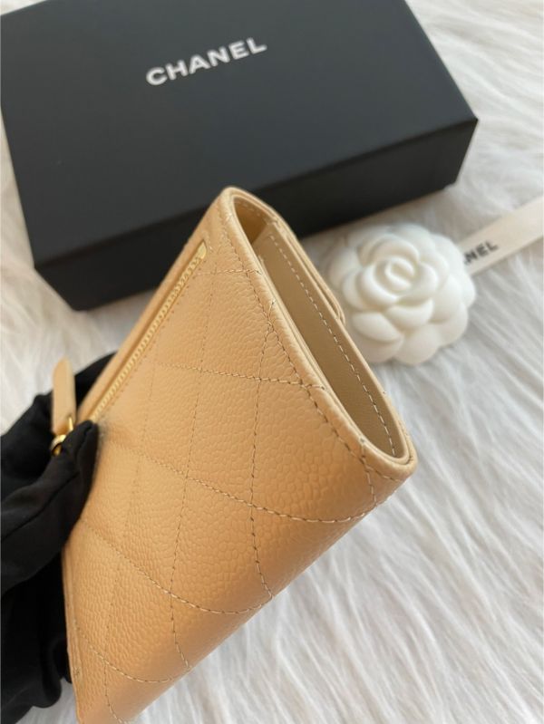 CHANEL 奶茶色金釦三折短夾 buywithada,france,全球代購,歐洲,exquisite,quality goods,posh,fancy,luxurious