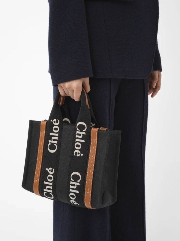 CHLOE SMALL WOODY TOTE BAG 黑色拚米色字 buywithada,france,全球代購,歐洲,exquisite,quality goods,posh,fancy,luxurious