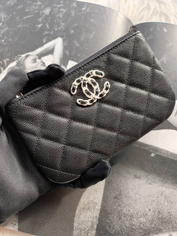 CHANEL 24C 白色19系列 ㄧ字錢包 buywithada,france,全球代購,歐洲,exquisite,quality goods,posh,fancy,luxurious