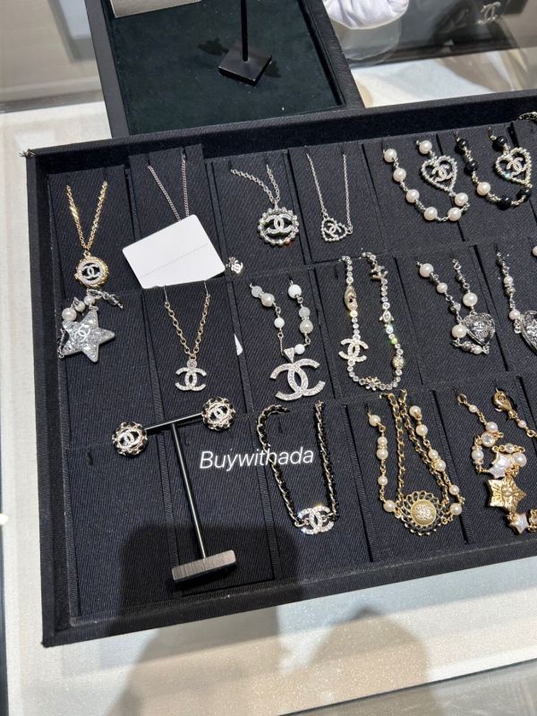 CHANEL 皮穿圓形耳環 buywithada,france,全球代購,歐洲,exquisite,quality goods,posh,fancy,luxurious