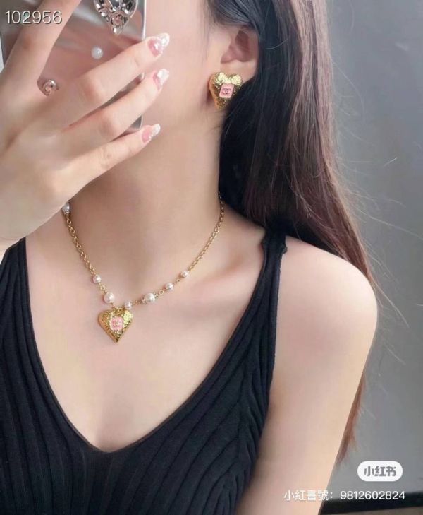 台灣現貨 CHANEL 23K 粉色金沙愛心耳針 大 2.5*2.8cm buywithada,france,全球代購,歐洲,exquisite,quality goods,posh,fancy,luxurious
