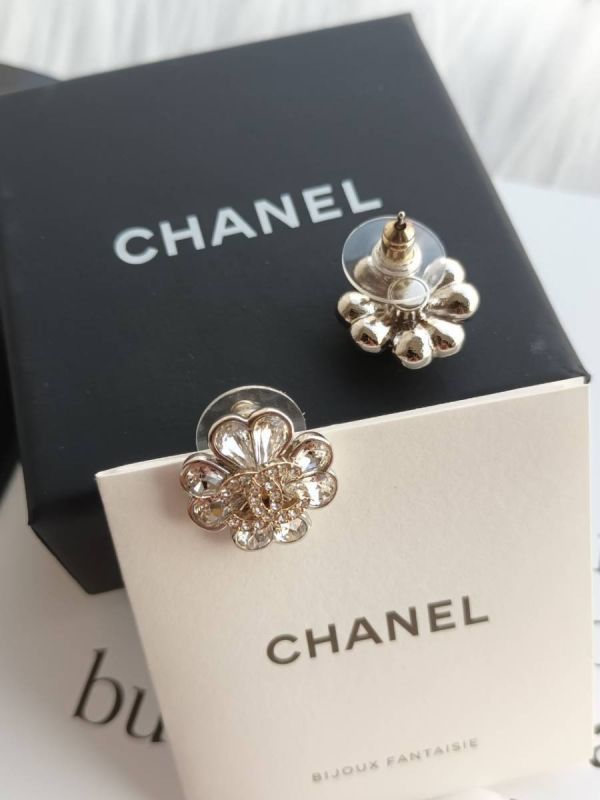 台灣現貨 CHANEL 幸運草 超閃水鑽耳針 buywithada,france,全球代購,歐洲,exquisite,quality goods,posh,fancy,luxurious