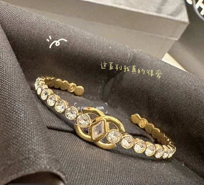 CHANEL 菱形水鑽金色CC 手環 buywithada,france,全球代購,歐洲,exquisite,quality goods,posh,fancy,luxurious