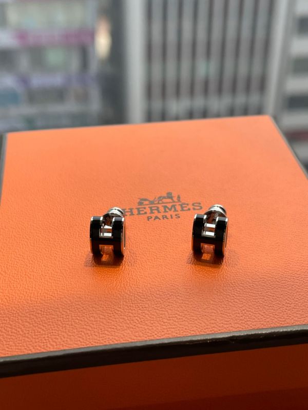 MINI POP H 黑銀耳環 buywithada,全球代購,生日,禮物