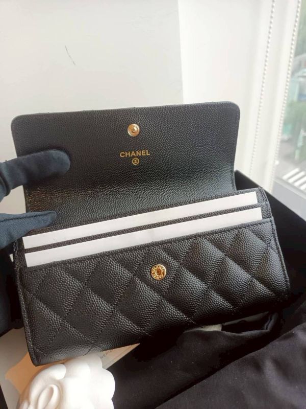 台灣現貨 Chanel 24 翻蓋中夾 黑荔枝皮 金屬雕刻CC logo buywithada,france,全球代購,歐洲,exquisite,quality goods,posh,fancy,luxurious