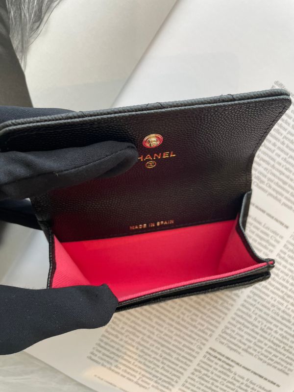 CHANEL 鏤空CC 黑金內拼色 荔枝皮 翻蓋單層卡包 buywithada,france,全球代購,歐洲,exquisite,quality goods,posh,fancy,luxurious