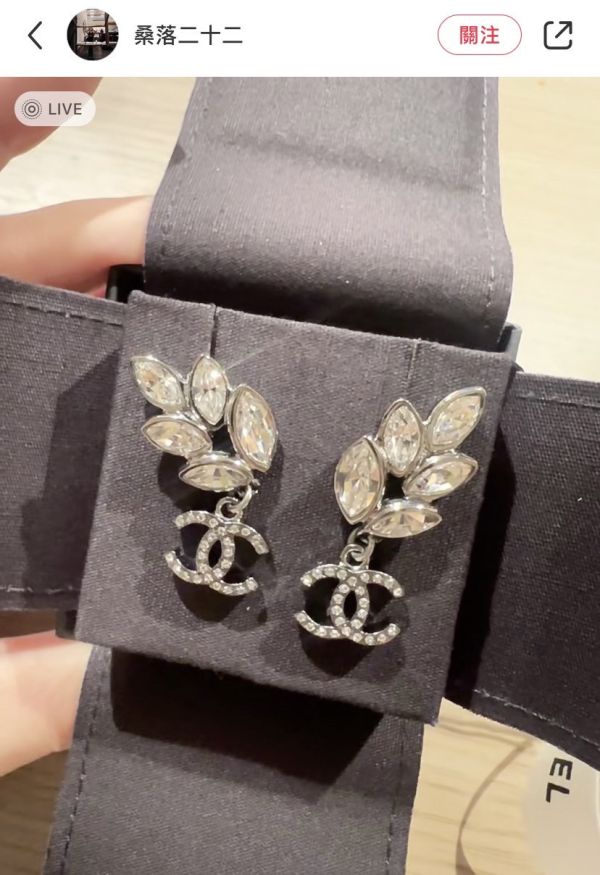 台灣現貨 甜甜價 CHANEL 麥穗造型銀色水鑽 CC 耳針 buywithada,france,全球代購,歐洲,exquisite,quality goods,posh,fancy,luxurious