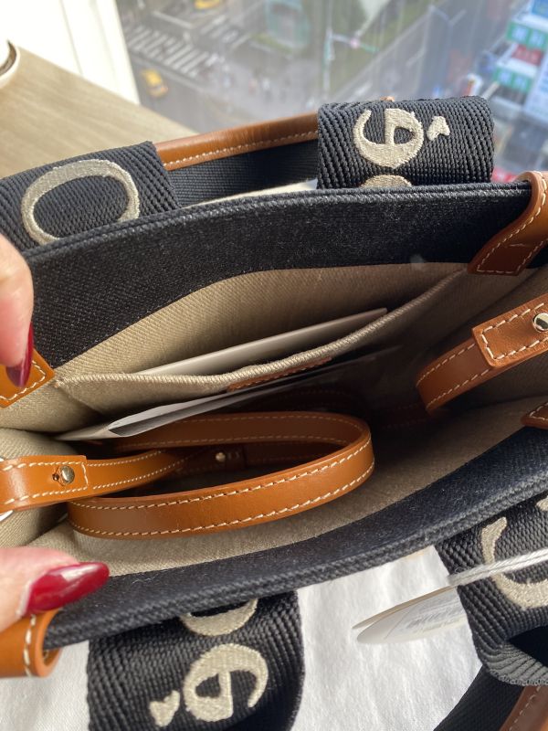 CHLOE SMALL WOODY TOTE BAG 黑色拚米色字 buywithada,france,全球代購,歐洲,exquisite,quality goods,posh,fancy,luxurious