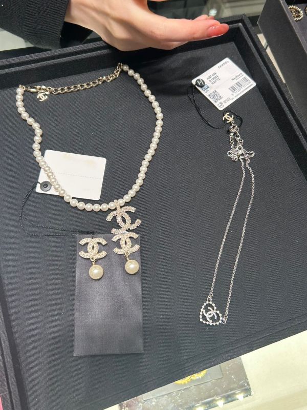 CHANEL 經典珍珠 雙C水鑽款 LOGO耳環  現貨 buywithada,france,全球代購,歐洲,exquisite,quality goods,posh,fancy,luxurious