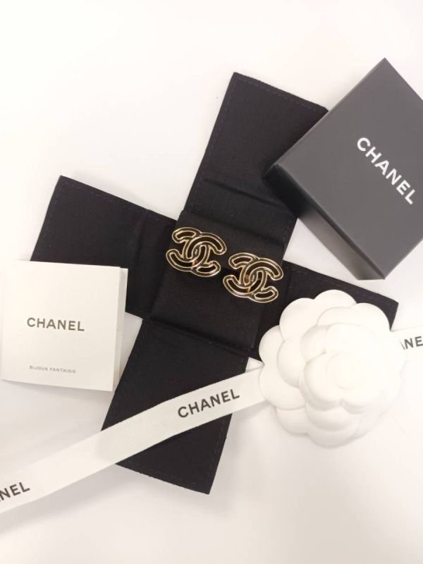CHANEL 24A 最新款 漫畫黑金鏤空耳夾 buywithada,france,全球代購,歐洲,exquisite,quality goods,posh,fancy,luxurious