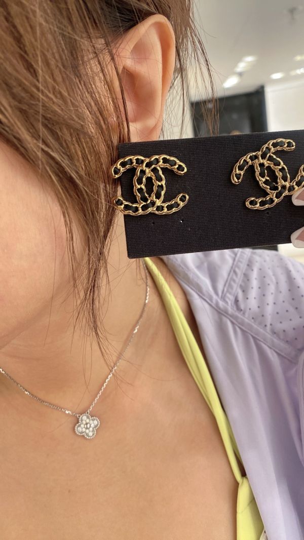 CHANEL 24K 皮穿鏈 大CC耳針 現貨 buywithada,france,全球代購,歐洲,exquisite,quality goods,posh,fancy,luxurious