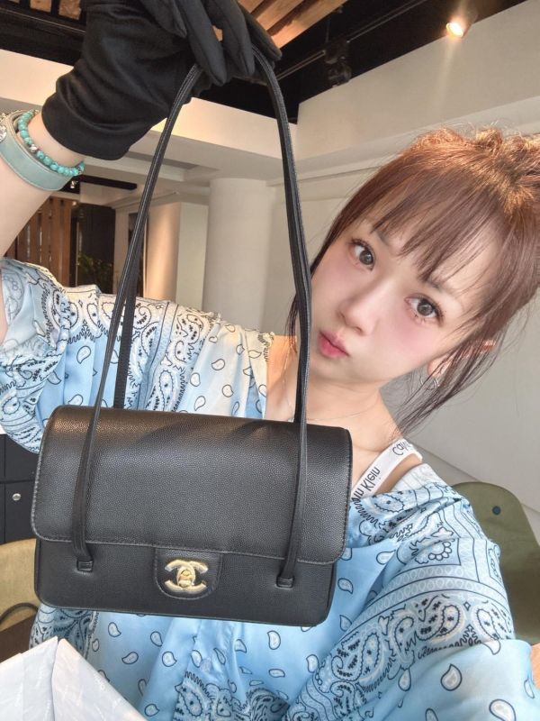 Chanel Preppy Coco小號 人間香奈兒Jennie同款  現貨 $18xxxx   Mini size 現貨也有一顆 代購,精品,ADA商店,網路商城,預約面交,buywithada,france,全球代購,歐洲,hermes,CHANEL,celine,lv,balenciaga,香奈兒,愛馬仕,路易威登,巴黎世家,VCA,CHROME HEARTS,克羅心,梵克雅寶,勾雅,高雅德,GOYARD