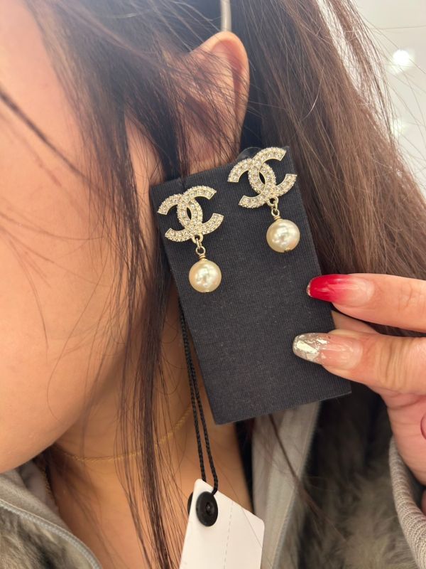 CHANEL 經典珍珠 雙C水鑽款 LOGO耳環  現貨 buywithada,france,全球代購,歐洲,exquisite,quality goods,posh,fancy,luxurious