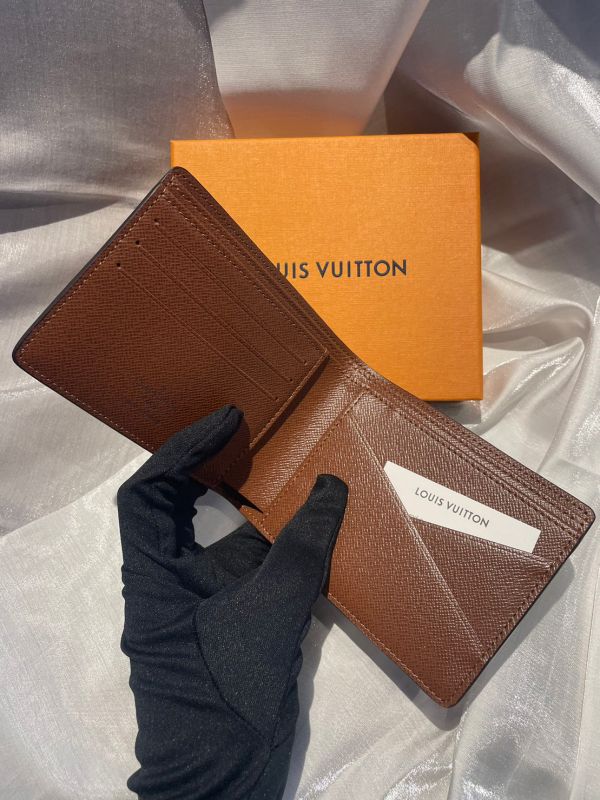LV 男仕MULTIPLE咖啡色短夾 buywithada,全球代購,精品