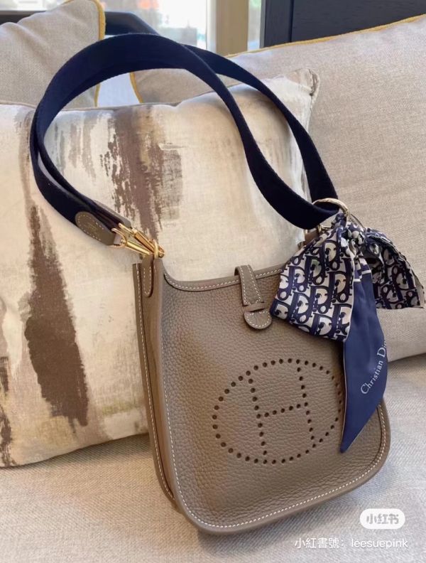 HERMES MINI EVELYNE 16 大象灰金釦 藍色背帶 buywithada,france,全球代購,歐洲,exquisite,quality goods,posh,fancy,luxurious