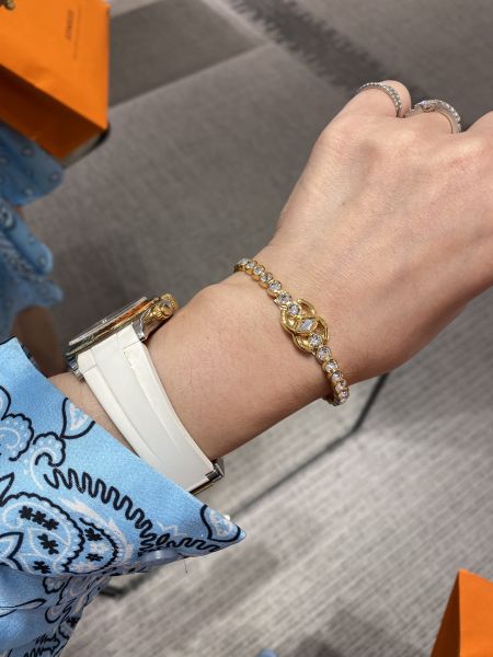 CHANEL 菱形水鑽金色CC 手環 buywithada,france,全球代購,歐洲,exquisite,quality goods,posh,fancy,luxurious