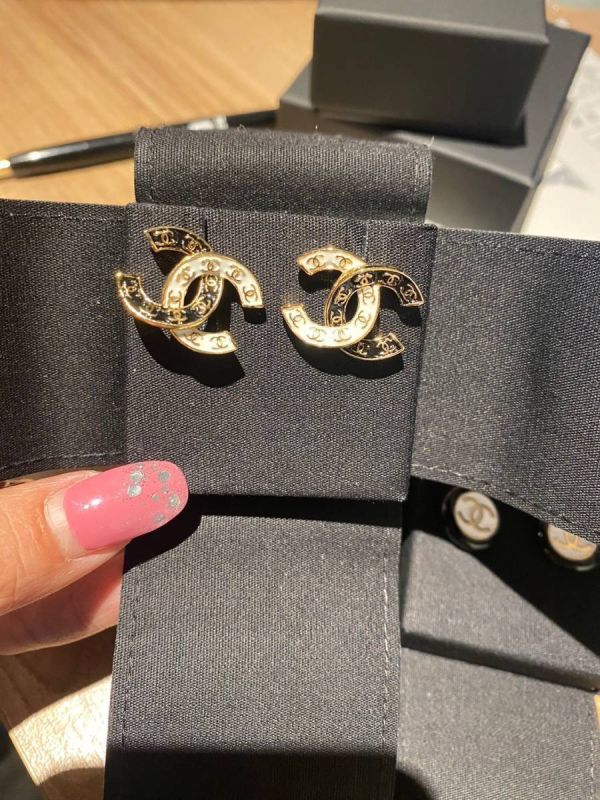 CHANEL 24P 最新滿版雙C耳環 buywithada,france,全球代購,歐洲,exquisite,quality goods,posh,fancy,luxurious