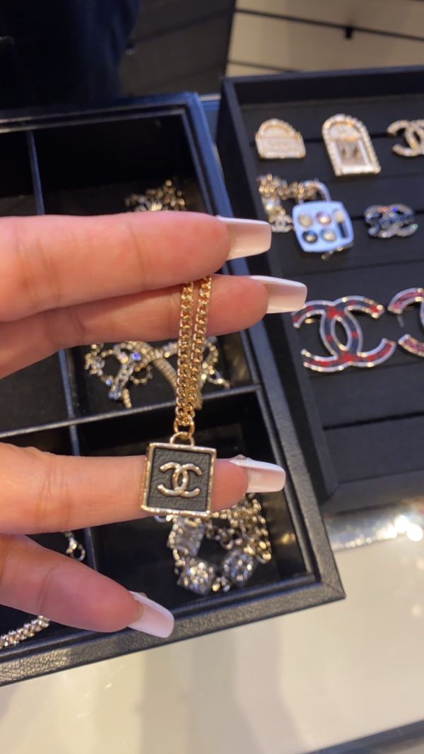 CHANEL 23S 皮革方塊項鍊 buywithada,france,全球代購,歐洲,exquisite,quality goods,posh,fancy,luxurious