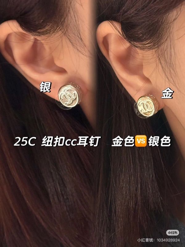 CHANEL 25C 最新款 圓餅鈕扣耳環 淡金/銀 buywithada,france,全球代購,歐洲,exquisite,quality goods,posh,fancy,luxurious