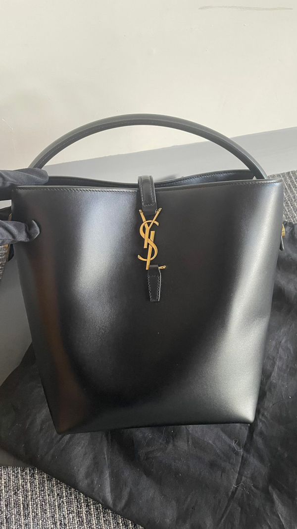 YSL 水桶包 黑金 附背帶、小包 buywithada,france,全球代購,歐洲,exquisite,quality goods,posh,fancy,luxurious