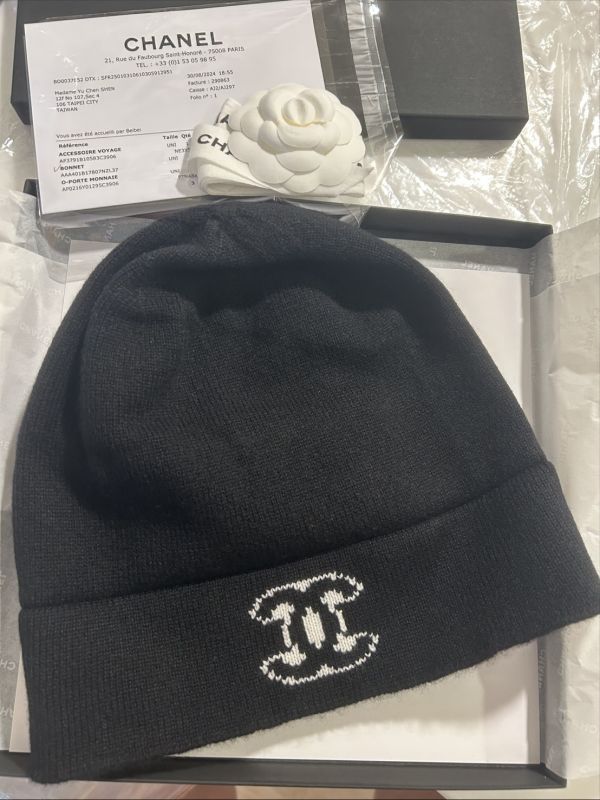 CHANEL 白雙c logo 黑色毛帽 多種戴法 buywithada,france,全球代購,歐洲,exquisite,quality goods,posh,fancy,luxurious