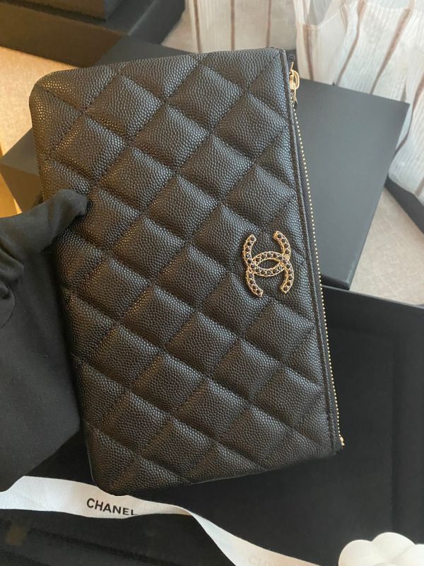 CHANEL 限量黑鑽系列 黑色荔枝ㄧ字手拿包 buywithada,france,全球代購,歐洲,exquisite,quality goods,posh,fancy,luxurious