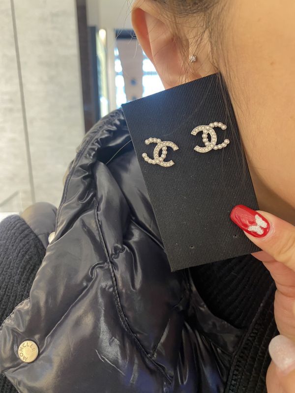 CHANEL 半珍珠半水鑽CC耳針 buywithada,france,全球代購,歐洲,exquisite,quality goods,posh,fancy,luxurious