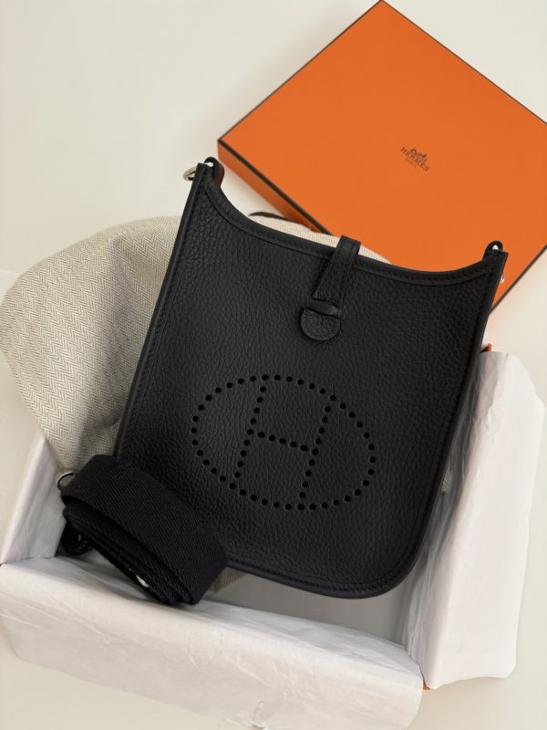 Hermes mini Evelyne 16 黑銀 台灣現貨 buywithada,france,全球代購,歐洲,exquisite,quality goods,posh,fancy,luxurious