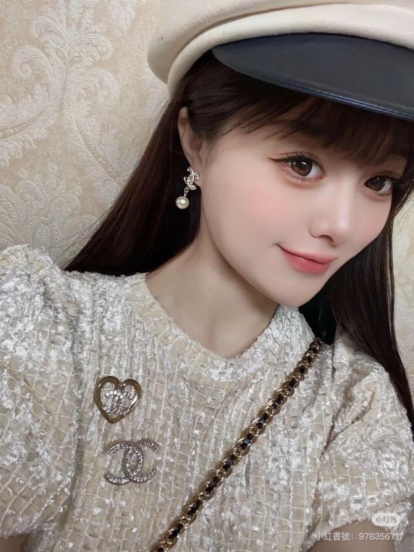 CHANEL 經典珍珠 雙C水鑽款 LOGO耳環  現貨 buywithada,france,全球代購,歐洲,exquisite,quality goods,posh,fancy,luxurious