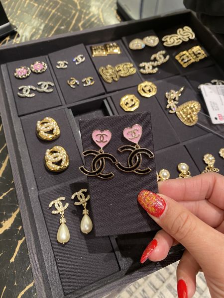 CHANEL 24A 粉色愛心 黑色雙C耳墜 新鮮抵台 buywithada,france,全球代購,歐洲,exquisite,quality goods,posh,fancy,luxurious