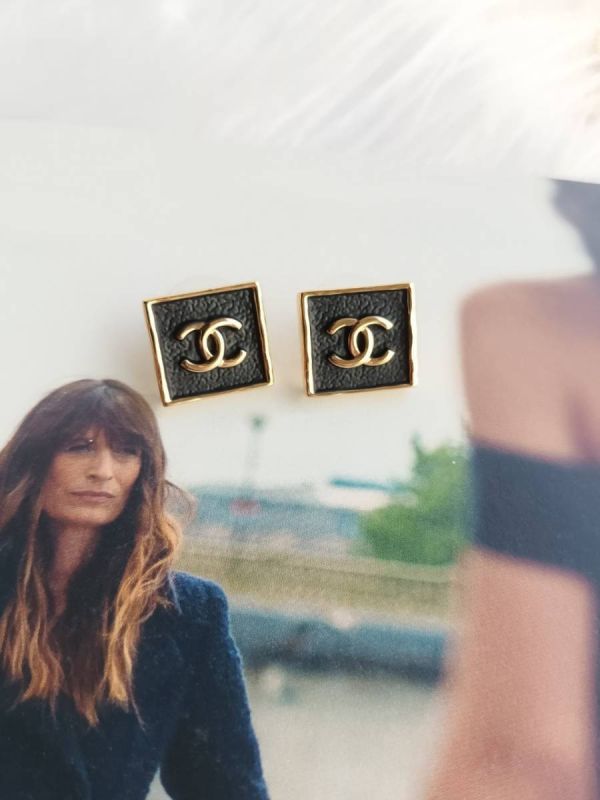 台灣現貨 CHANEL 皮革方塊耳針 buywithada,france,全球代購,歐洲,exquisite,quality goods,posh,fancy,luxurious