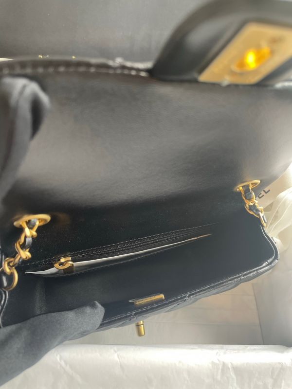 CHANEL愛心COCO琺瑯釦鏈條方胖 buywithada,france,全球代購,歐洲,exquisite,quality goods,posh,fancy,luxurious